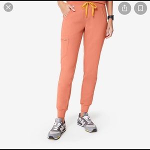 Figs xs coral Zamora joggers